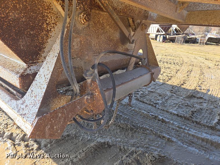 image for item DT7120 1993 Ranch bottom dump trailer