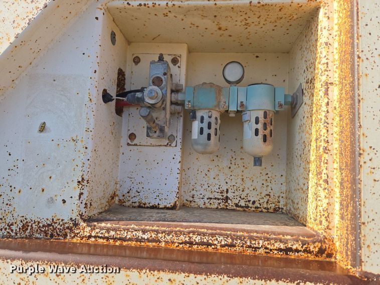 image for item DT7120 1993 Ranch bottom dump trailer