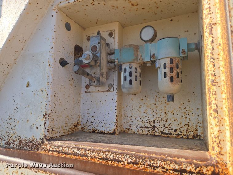 image for item DT7120 1993 Ranch bottom dump trailer