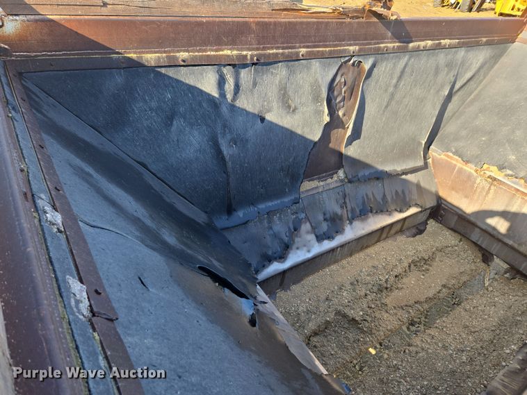 image for item DT7120 1993 Ranch bottom dump trailer