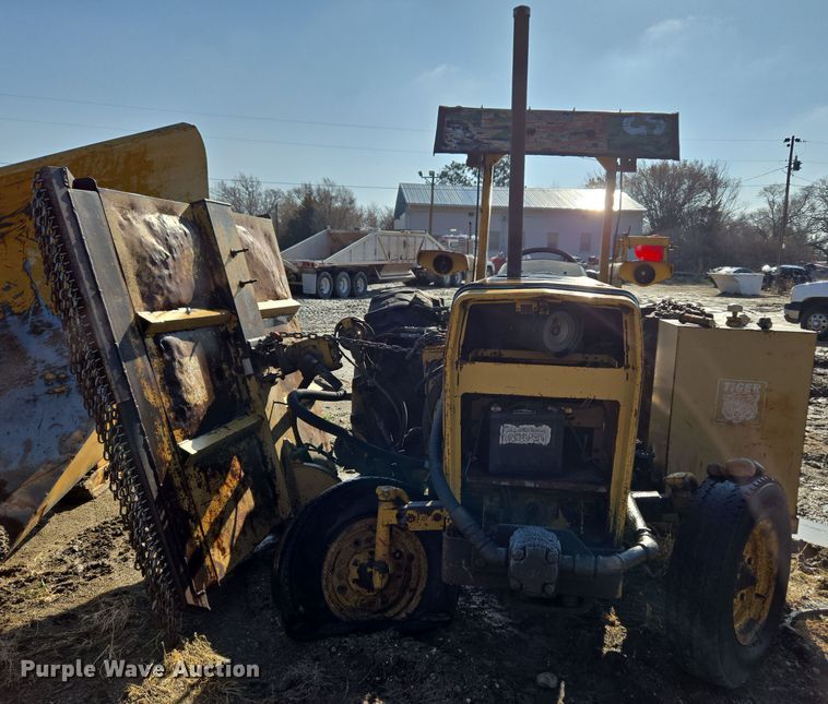 image for item DT7121 1982 Massey Ferguson 275 Tiger Special tractor