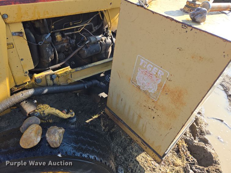 image for item DT7121 1982 Massey Ferguson 275 Tiger Special tractor