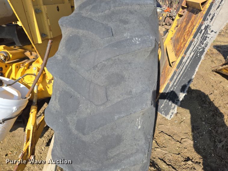 image for item DT7121 1982 Massey Ferguson 275 Tiger Special tractor