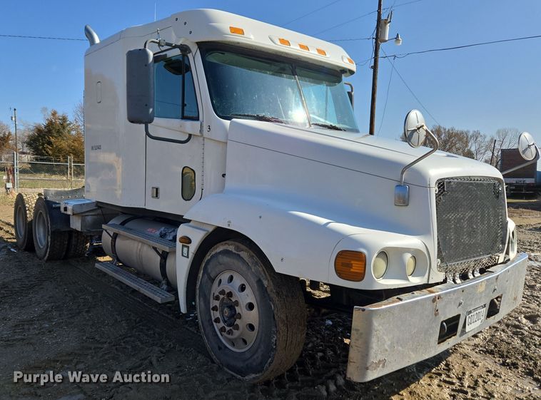 image for item DT7122 2005 Freightliner Century Class semi truck