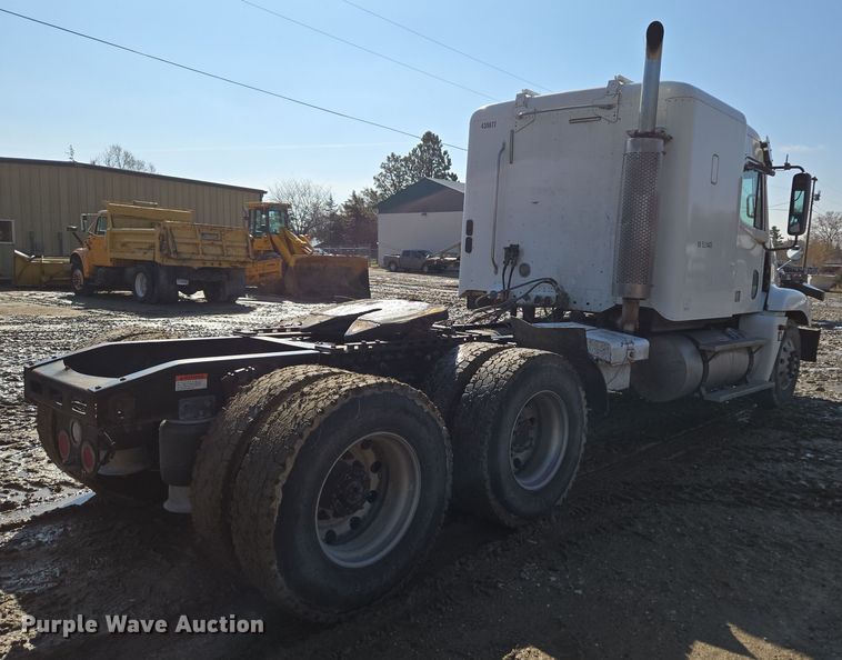 image for item DT7122 2005 Freightliner Century Class semi truck