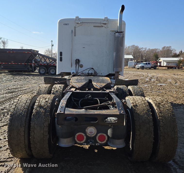 image for item DT7122 2005 Freightliner Century Class semi truck