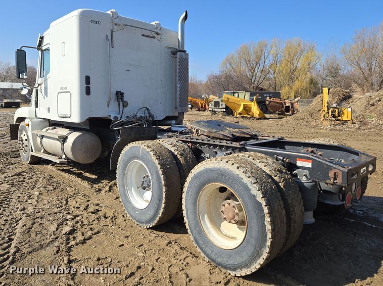 image for item DT7122 2005 Freightliner Century Class semi truck