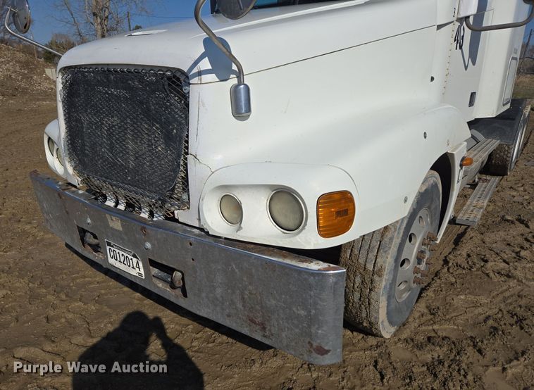 image for item DT7122 2005 Freightliner Century Class semi truck