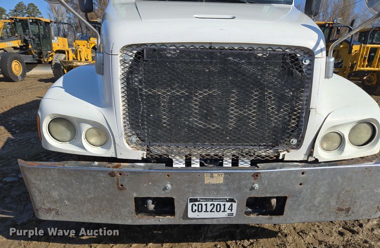 image for item DT7122 2005 Freightliner Century Class semi truck