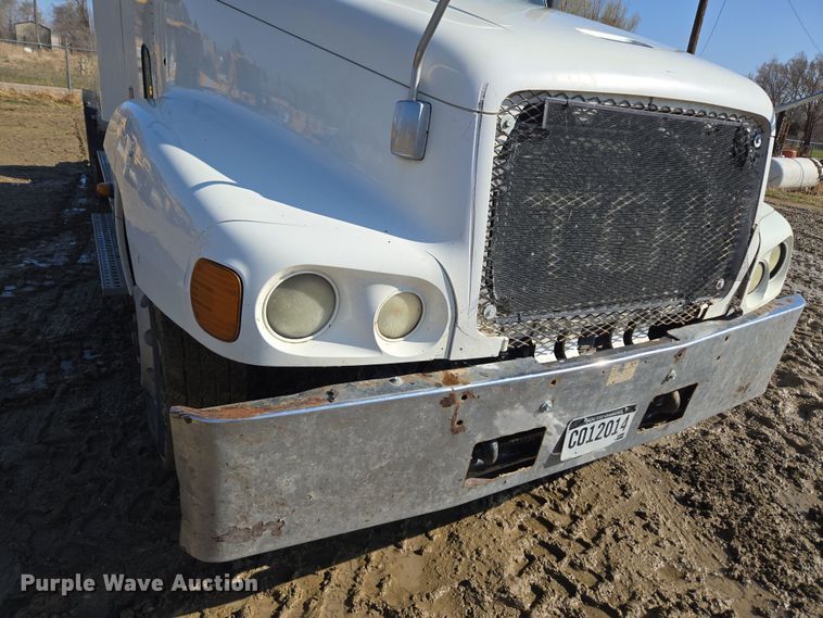 image for item DT7122 2005 Freightliner Century Class semi truck