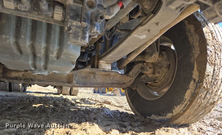 image for item DT7122 2005 Freightliner Century Class semi truck