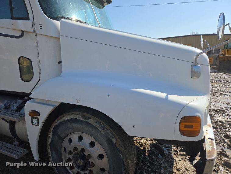 image for item DT7122 2005 Freightliner Century Class semi truck