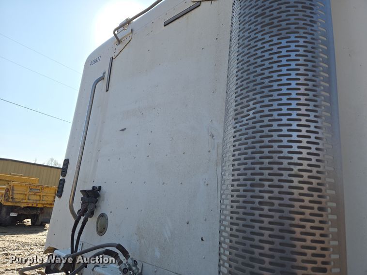 image for item DT7122 2005 Freightliner Century Class semi truck