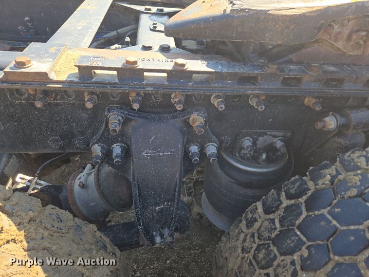 image for item DT7122 2005 Freightliner Century Class semi truck