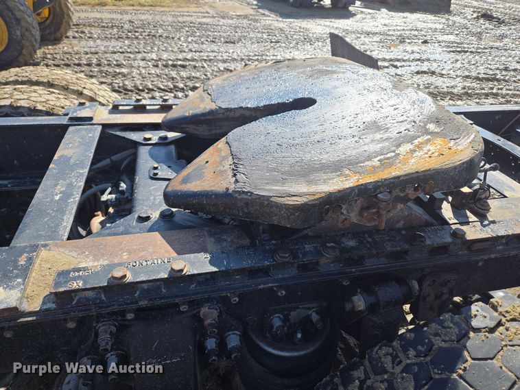 image for item DT7122 2005 Freightliner Century Class semi truck