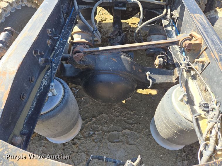 image for item DT7122 2005 Freightliner Century Class semi truck