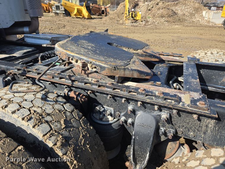 image for item DT7122 2005 Freightliner Century Class semi truck