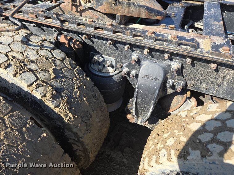 image for item DT7122 2005 Freightliner Century Class semi truck