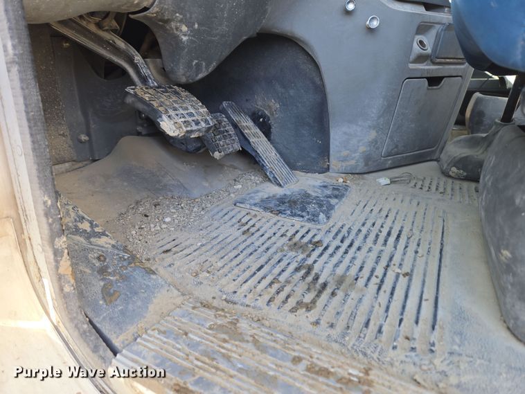 image for item DT7122 2005 Freightliner Century Class semi truck