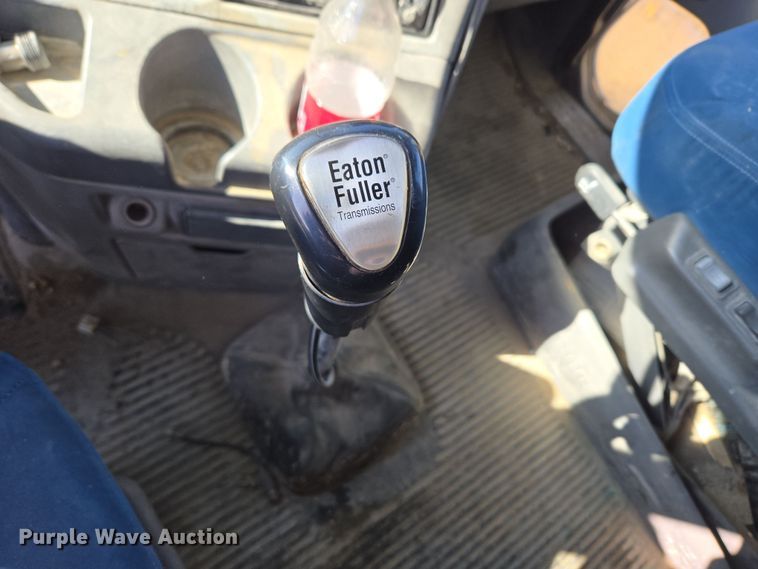 image for item DT7122 2005 Freightliner Century Class semi truck