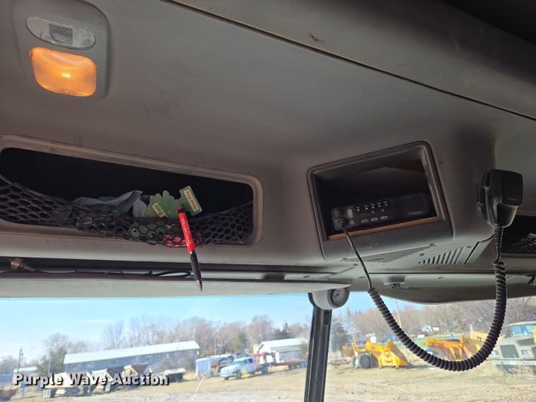 image for item DT7122 2005 Freightliner Century Class semi truck