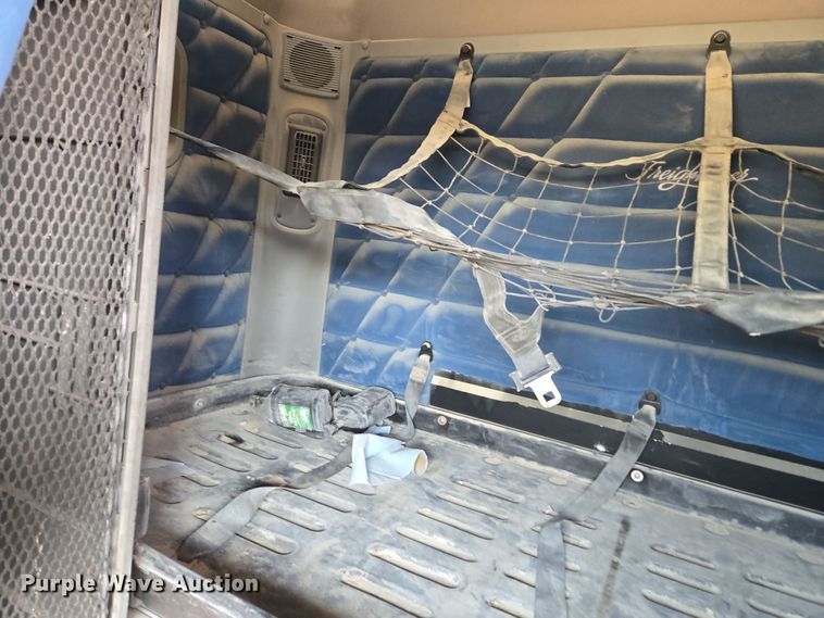 image for item DT7122 2005 Freightliner Century Class semi truck