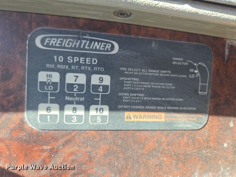 image for item DT7122 2005 Freightliner Century Class semi truck