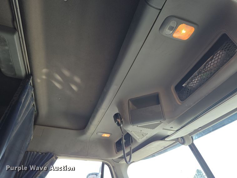 image for item DT7122 2005 Freightliner Century Class semi truck