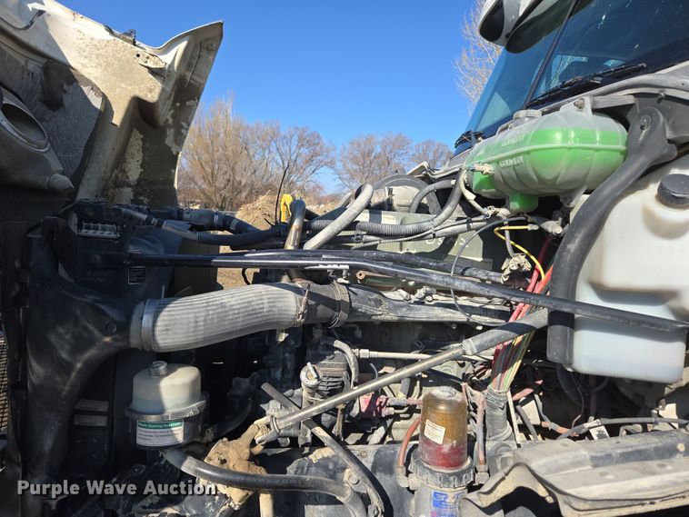 image for item DT7122 2005 Freightliner Century Class semi truck