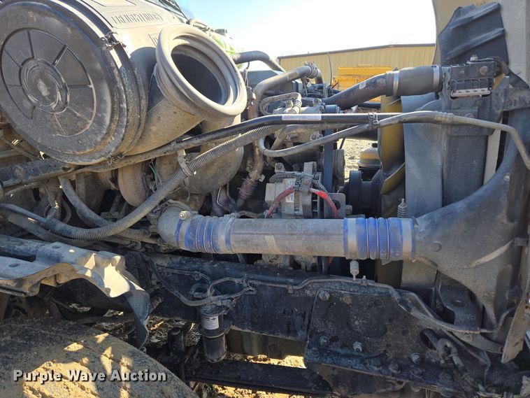 image for item DT7122 2005 Freightliner Century Class semi truck