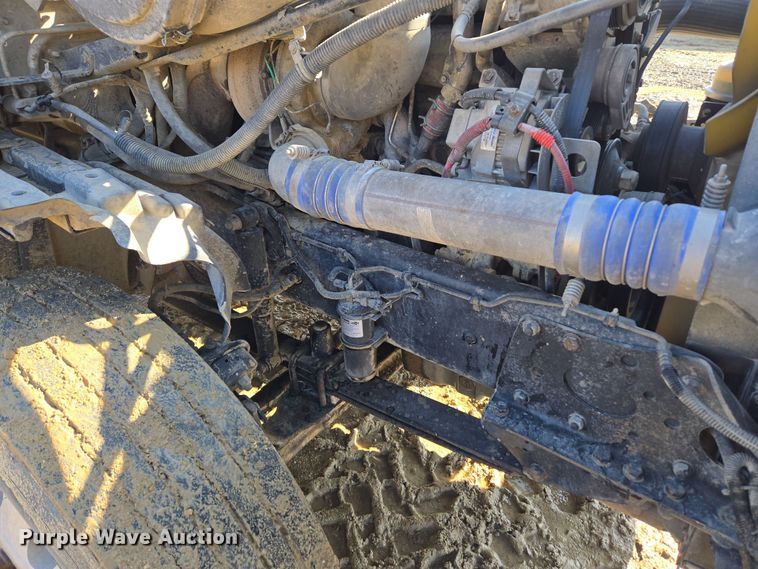 image for item DT7122 2005 Freightliner Century Class semi truck