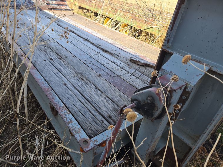 image for item DT7124 1979 Vulcan LBD-35 lowboy equipment trailer