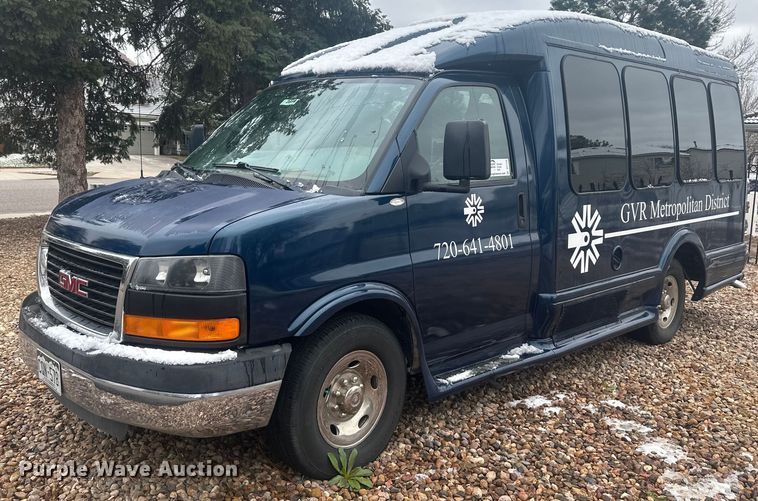 image for item DT7125 2011 GMC Savana G3500 shuttle bus