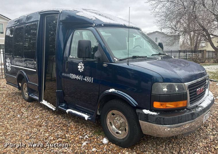 image for item DT7125 2011 GMC Savana G3500 shuttle bus