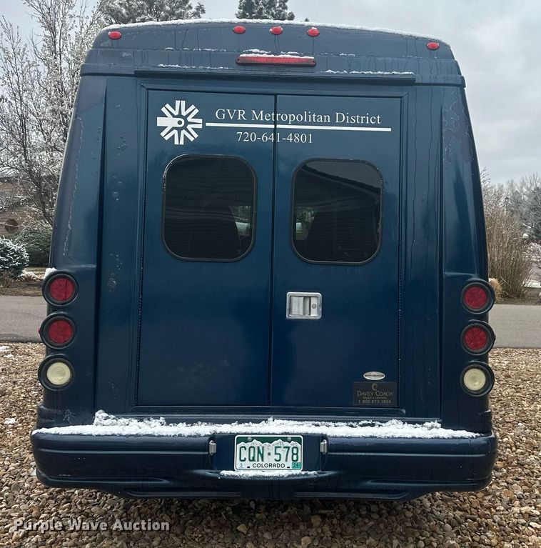 image for item DT7125 2011 GMC Savana G3500 shuttle bus