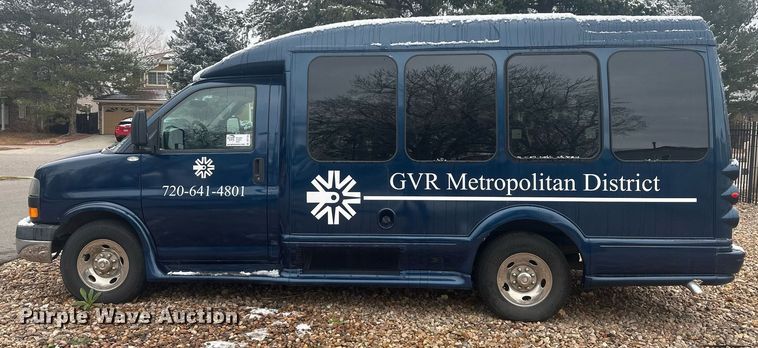 image for item DT7125 2011 GMC Savana G3500 shuttle bus