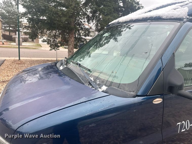 image for item DT7125 2011 GMC Savana G3500 shuttle bus