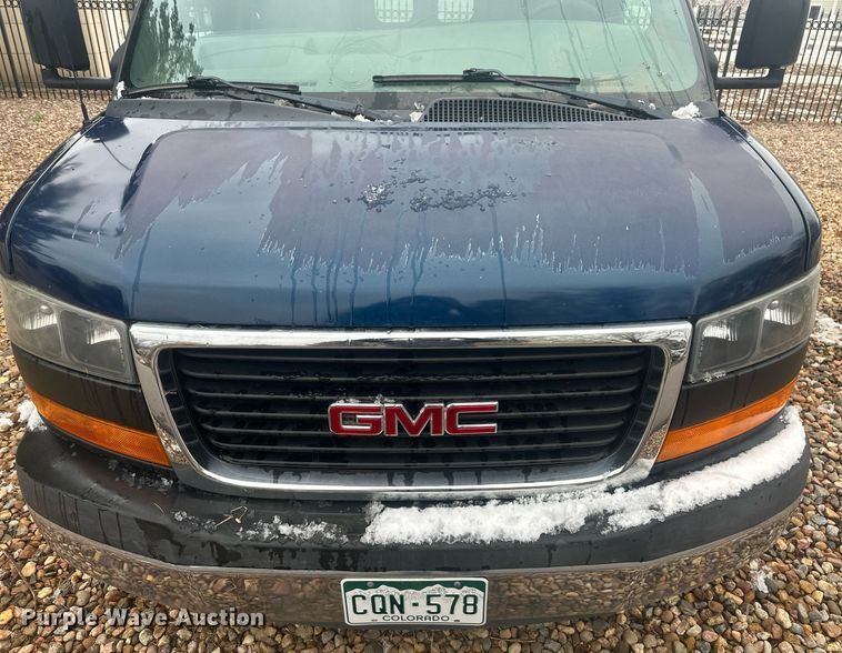 image for item DT7125 2011 GMC Savana G3500 shuttle bus