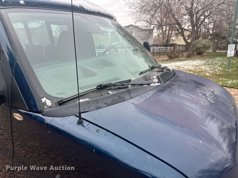 image for item DT7125 2011 GMC Savana G3500 shuttle bus