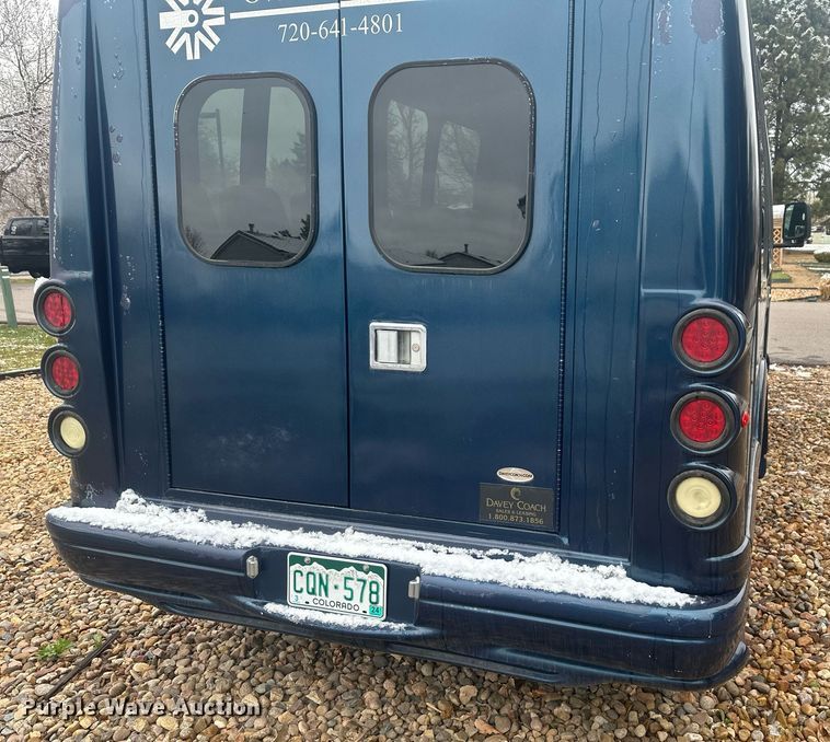 image for item DT7125 2011 GMC Savana G3500 shuttle bus