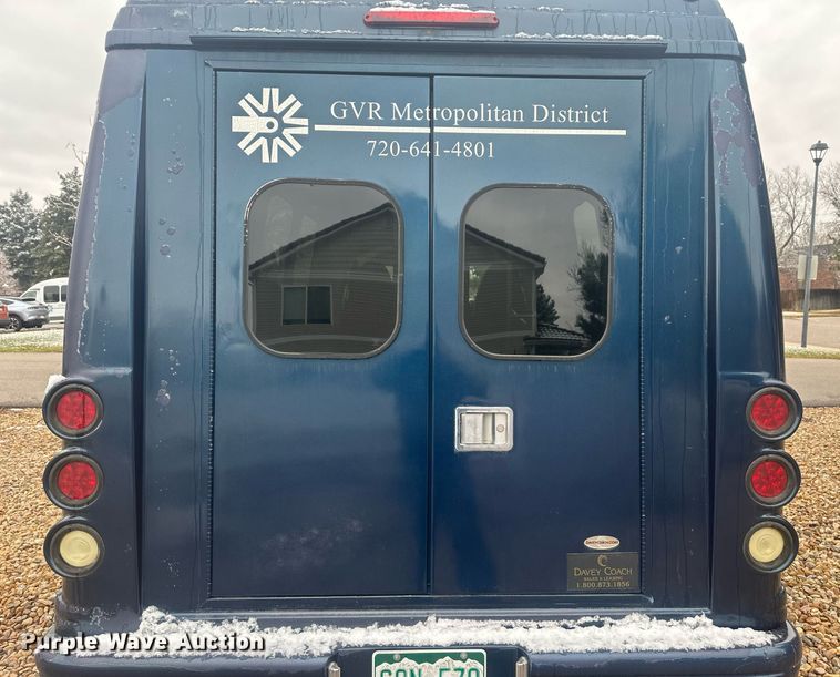 image for item DT7125 2011 GMC Savana G3500 shuttle bus