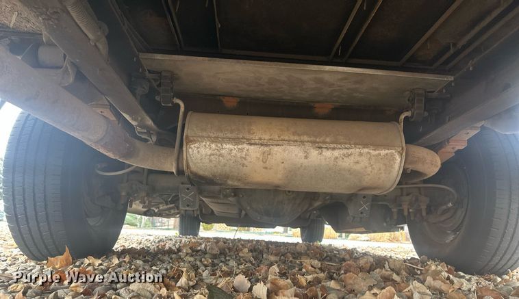 image for item DT7125 2011 GMC Savana G3500 shuttle bus