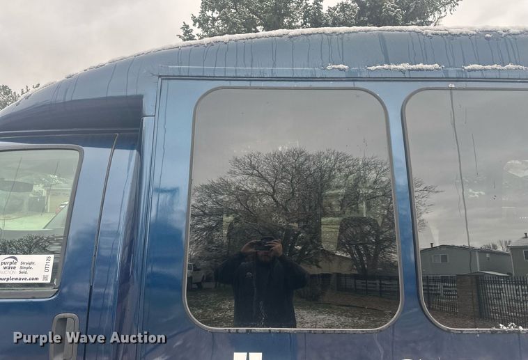 image for item DT7125 2011 GMC Savana G3500 shuttle bus