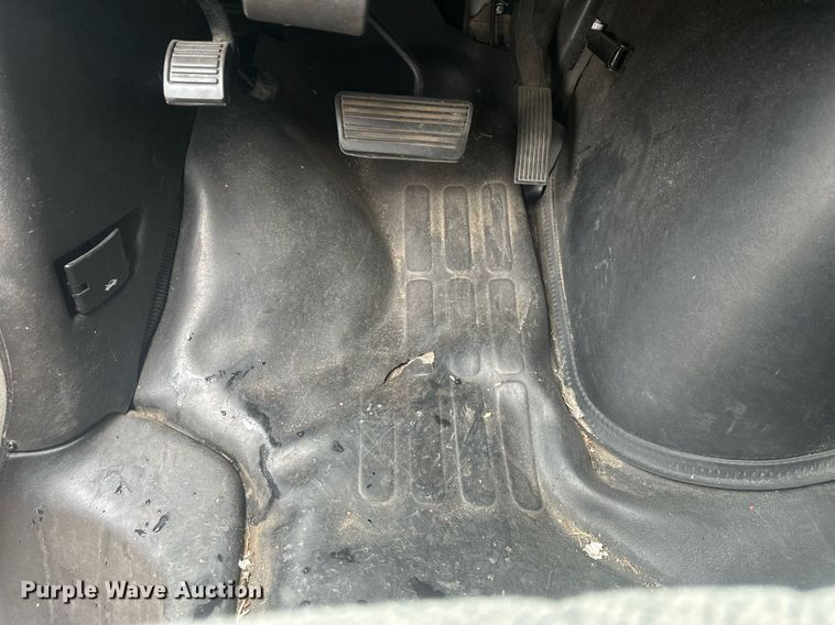 image for item DT7125 2011 GMC Savana G3500 shuttle bus