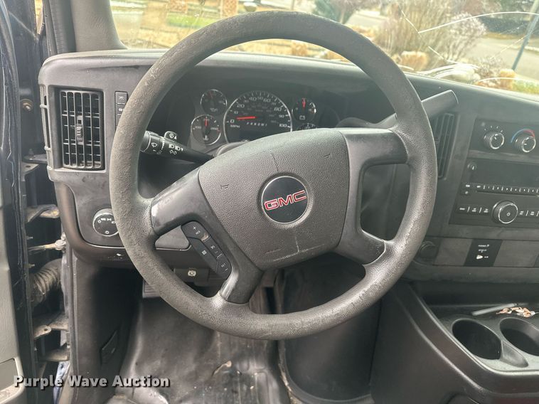 image for item DT7125 2011 GMC Savana G3500 shuttle bus