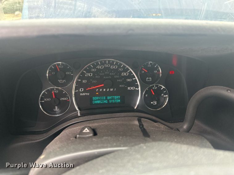 image for item DT7125 2011 GMC Savana G3500 shuttle bus