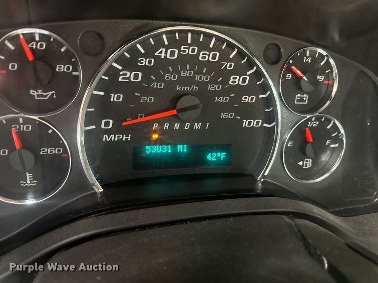 image for item DT7125 2011 GMC Savana G3500 shuttle bus