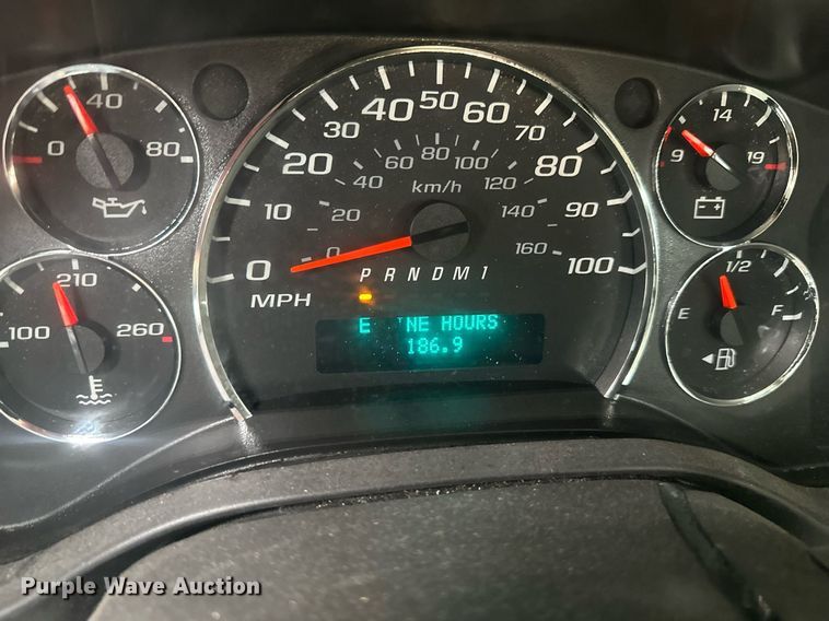 image for item DT7125 2011 GMC Savana G3500 shuttle bus