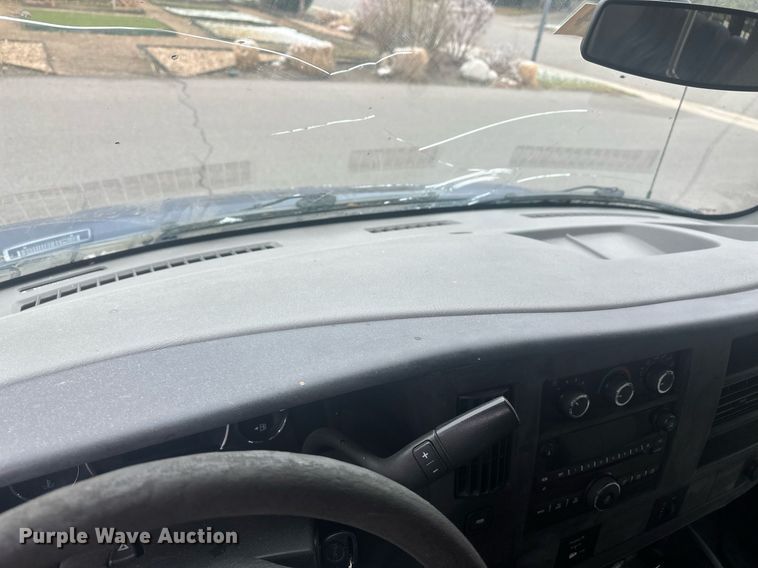 image for item DT7125 2011 GMC Savana G3500 shuttle bus