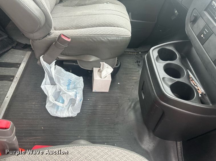 image for item DT7125 2011 GMC Savana G3500 shuttle bus